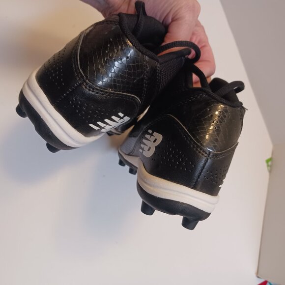 New Balance Youth Boys Black and White Football Cleats YF446MBK  Size 5W - Picture 5 of 13